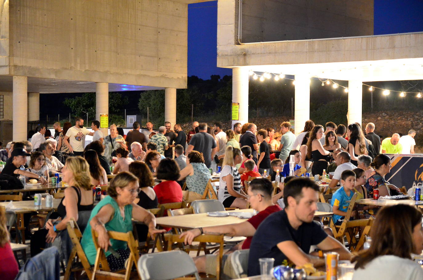 La Hoguera de San Juan eleva la felicidad en Huétor Vega