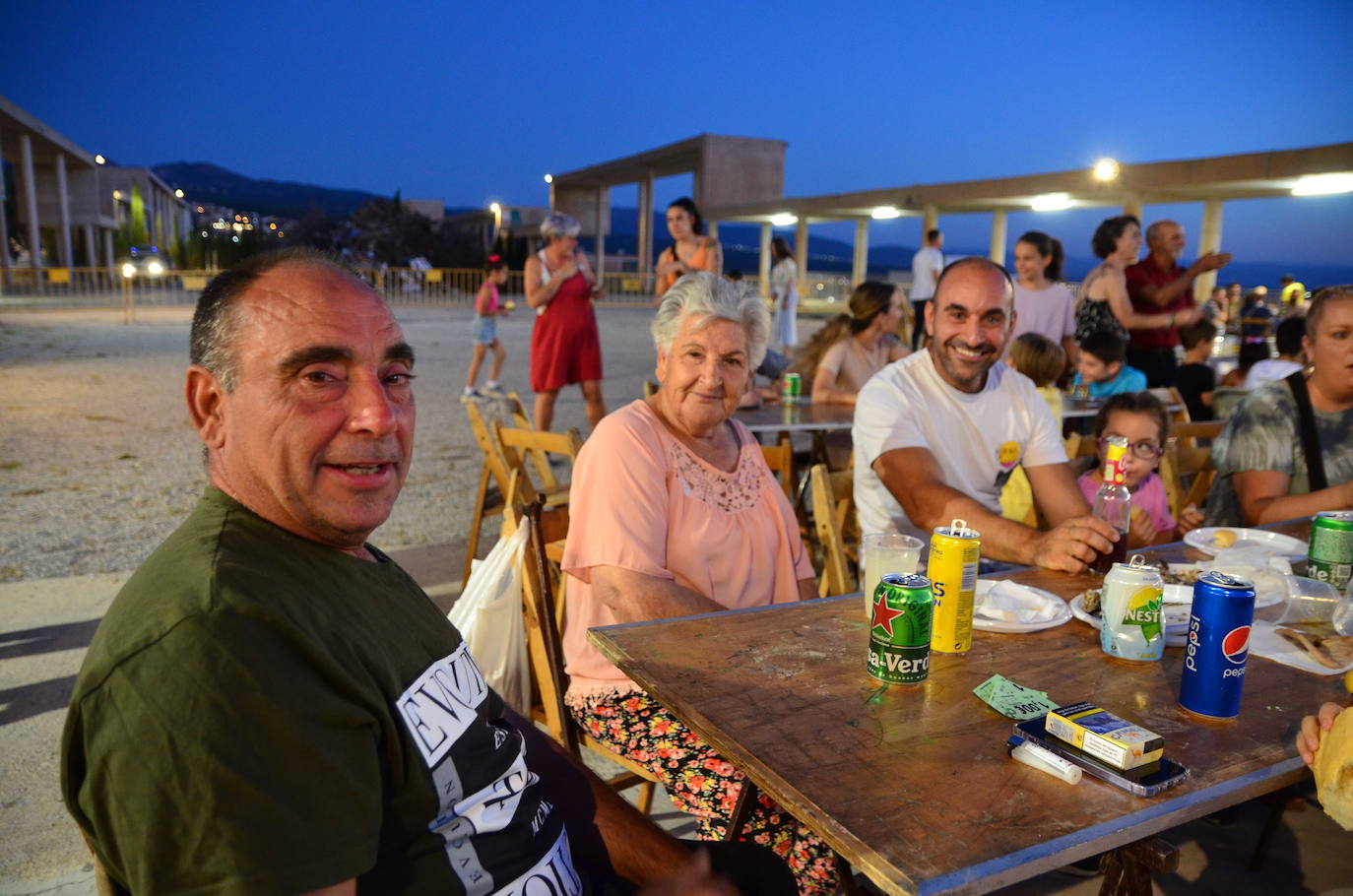 La Hoguera de San Juan eleva la felicidad en Huétor Vega