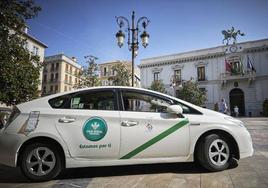 Taxi en la Plaza del Carmen de Granada, en una imagen de archivo.