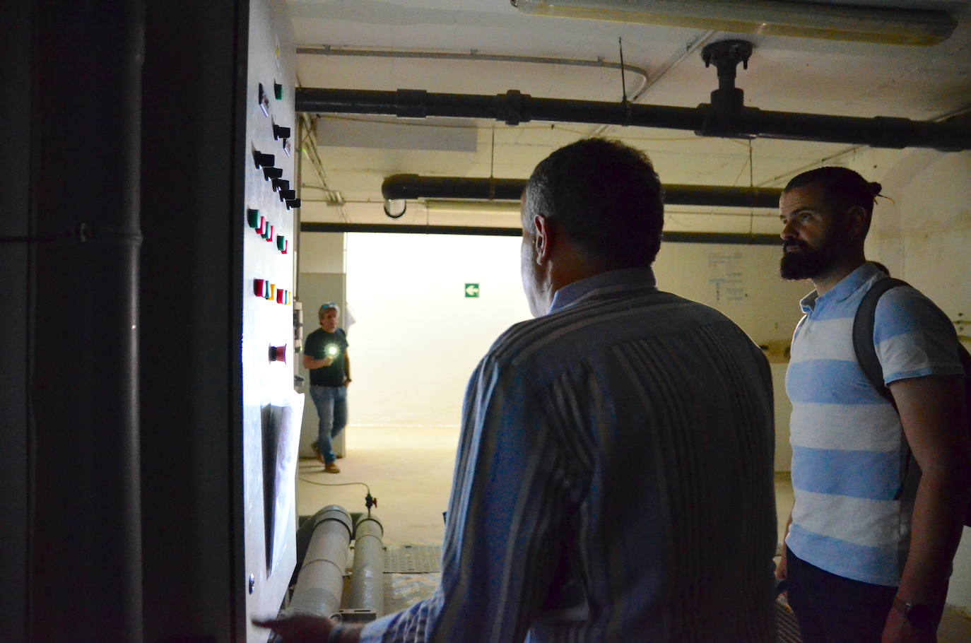 El nuevo equipo de gobierno visita la piscina cubierta de Huétor Vega