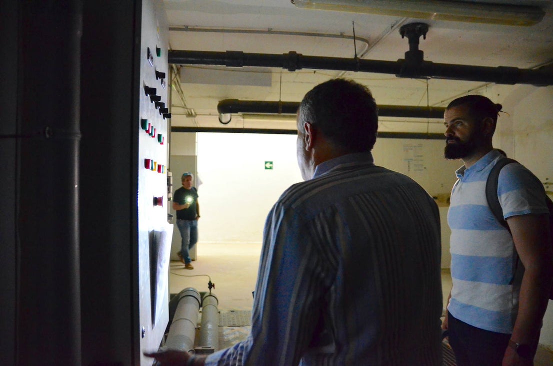 El nuevo equipo de gobierno visita la piscina cubierta de Huétor Vega