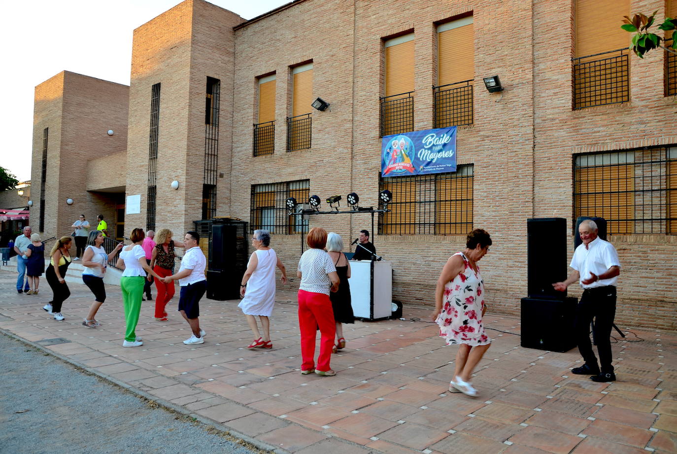 Verbena de Verano: baile para los mayores en Huétor Vega