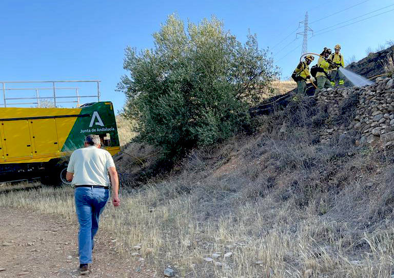 Sofocado un pequeño incendio en una zona de monte próxima a la calle Suecia
