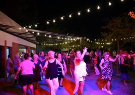 Bailes en el Parque de la Nava con música de McGregor.