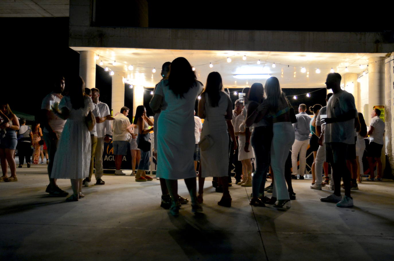 Nueva Fiesta de Blanco de la Juventud en Huétor Vega