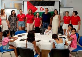 La Escuela de Zaafra imparte un taller de pintura nazarí a niños saharauis