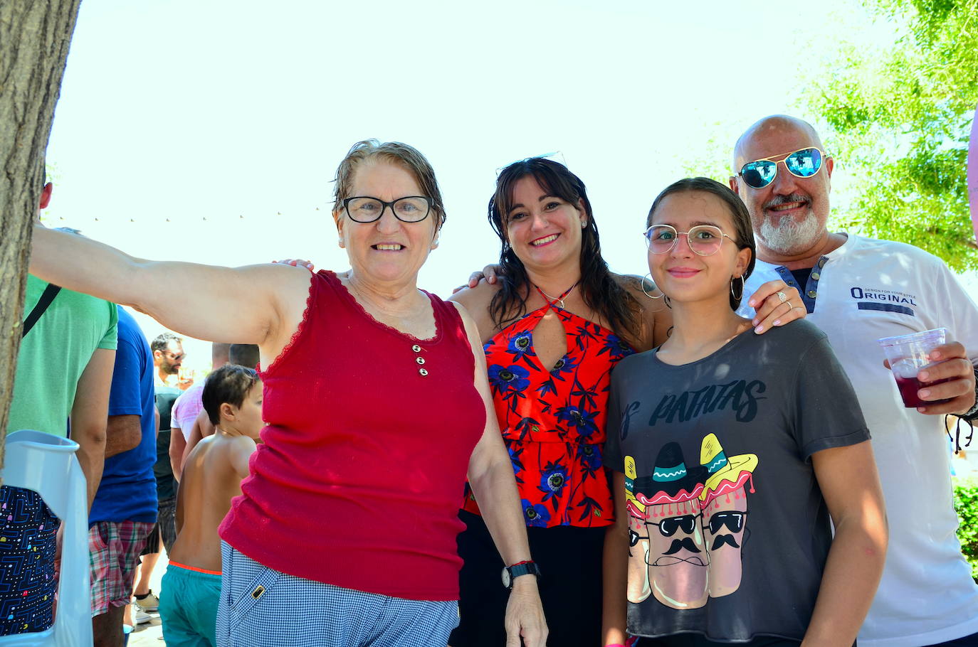 San Roque humedece el barrio de Caicena de Huétor Vega