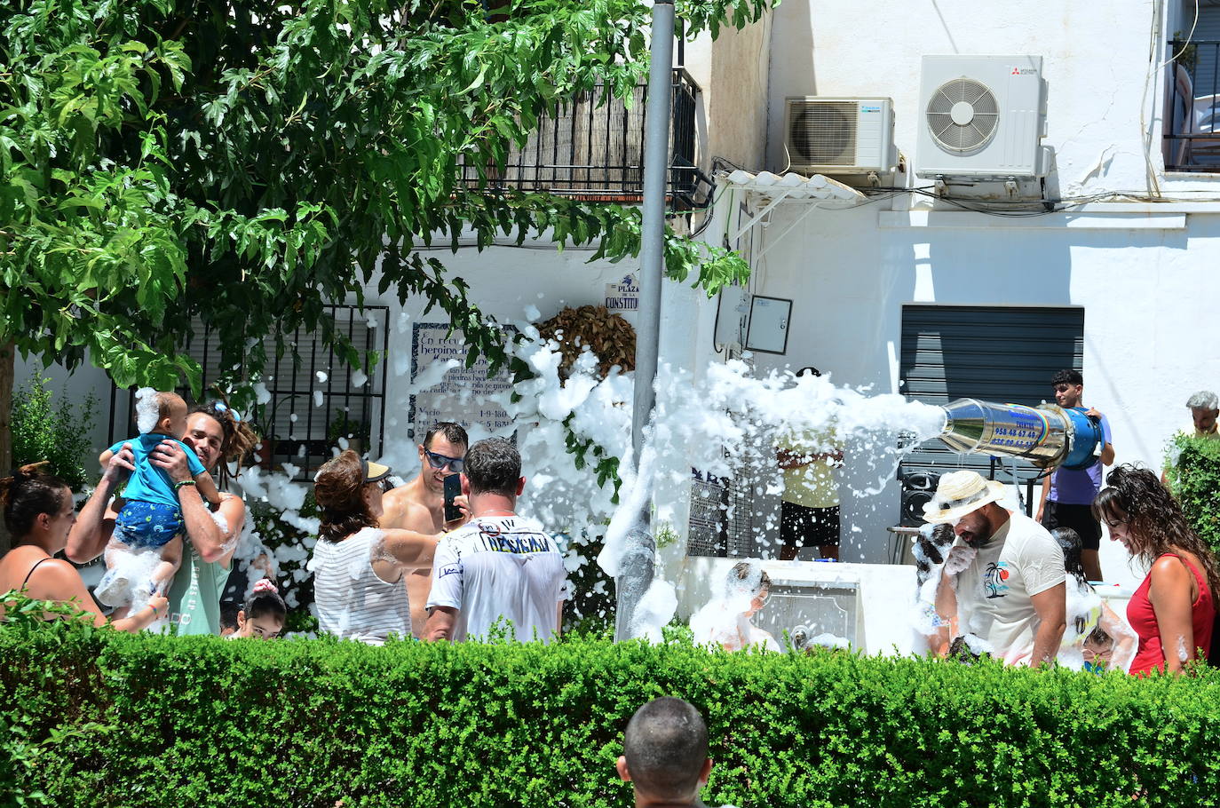 San Roque humedece el barrio de Caicena de Huétor Vega