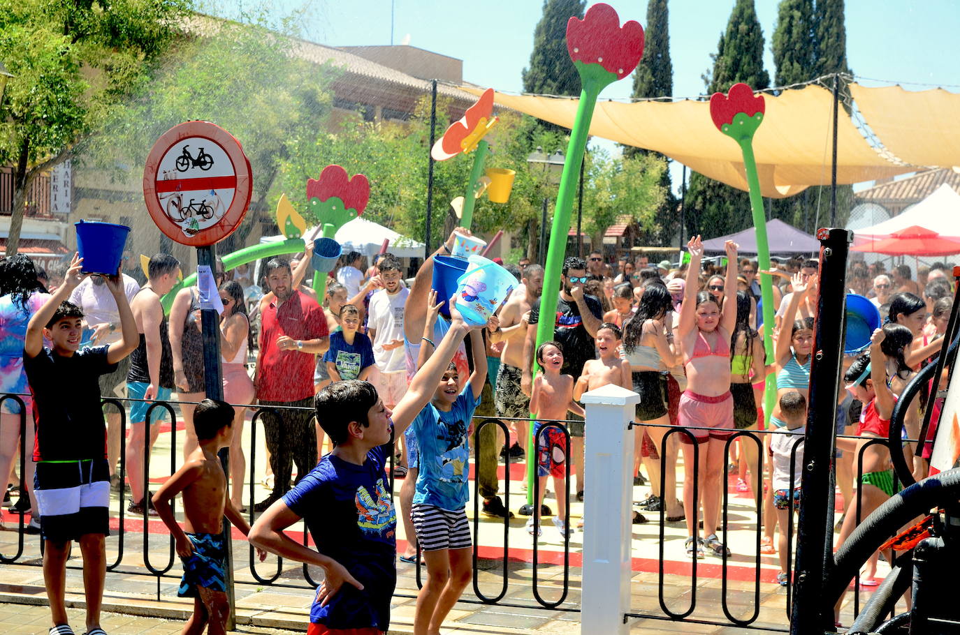 San Roque humedece el barrio de Caicena de Huétor Vega