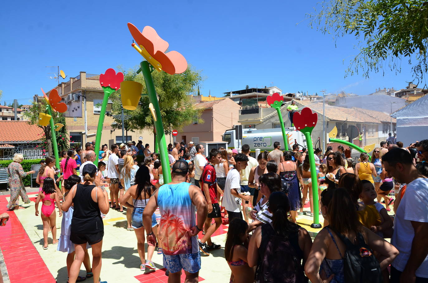 San Roque humedece el barrio de Caicena de Huétor Vega