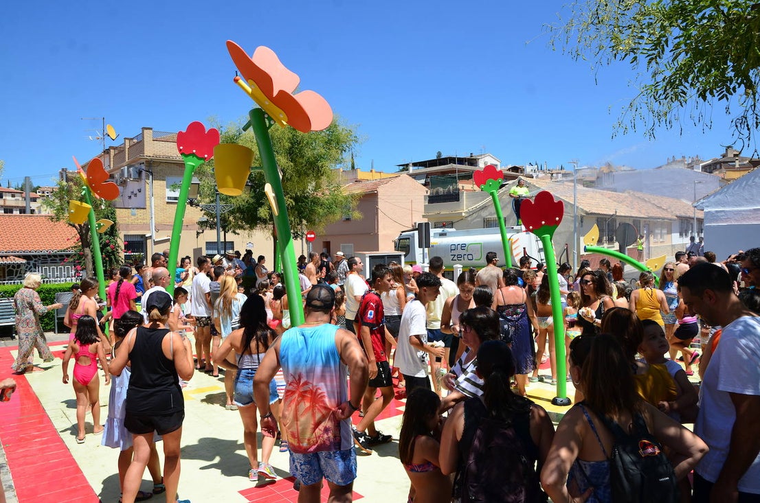 San Roque humedece el barrio de Caicena de Huétor Vega