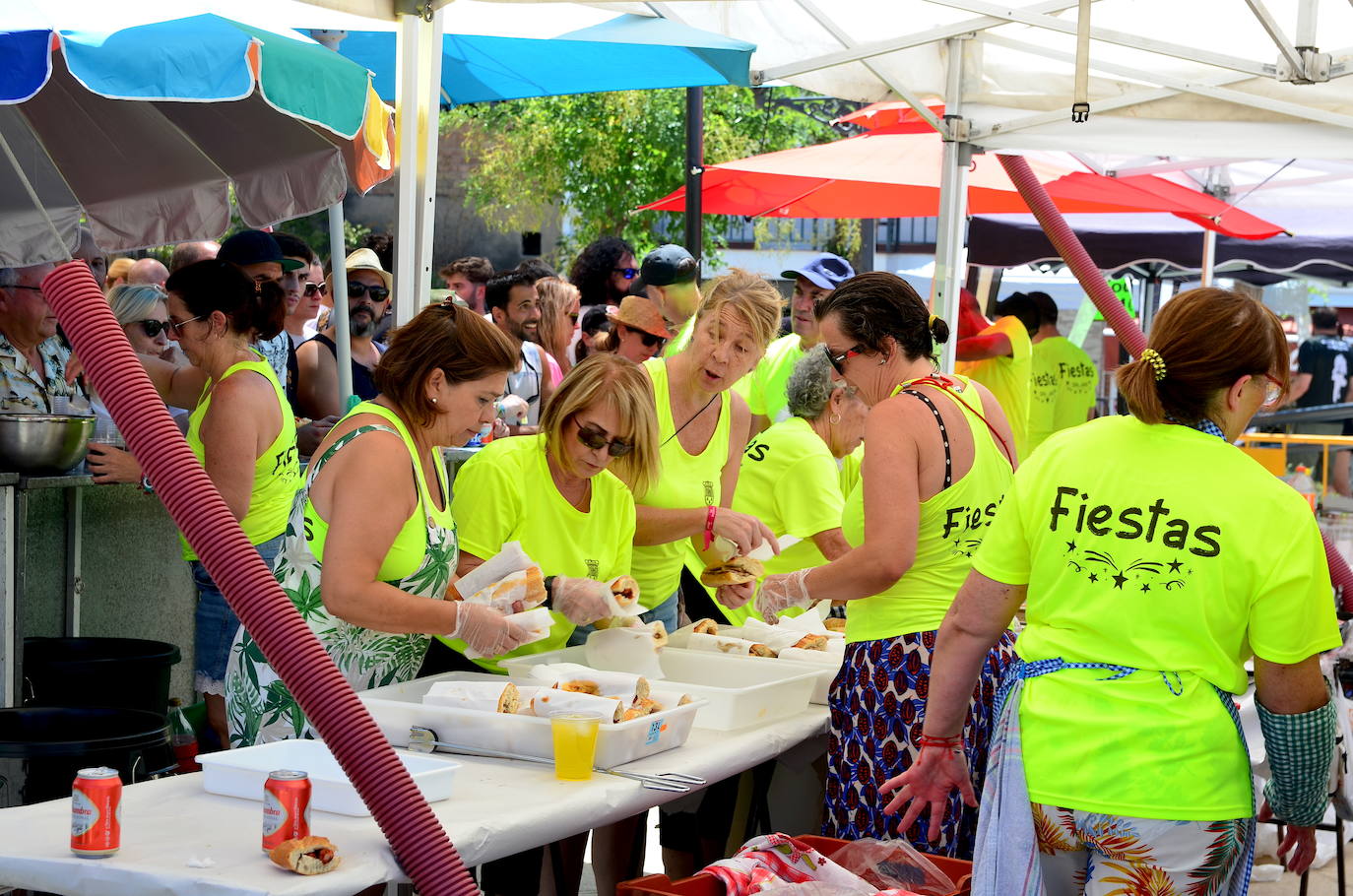 San Roque humedece el barrio de Caicena de Huétor Vega
