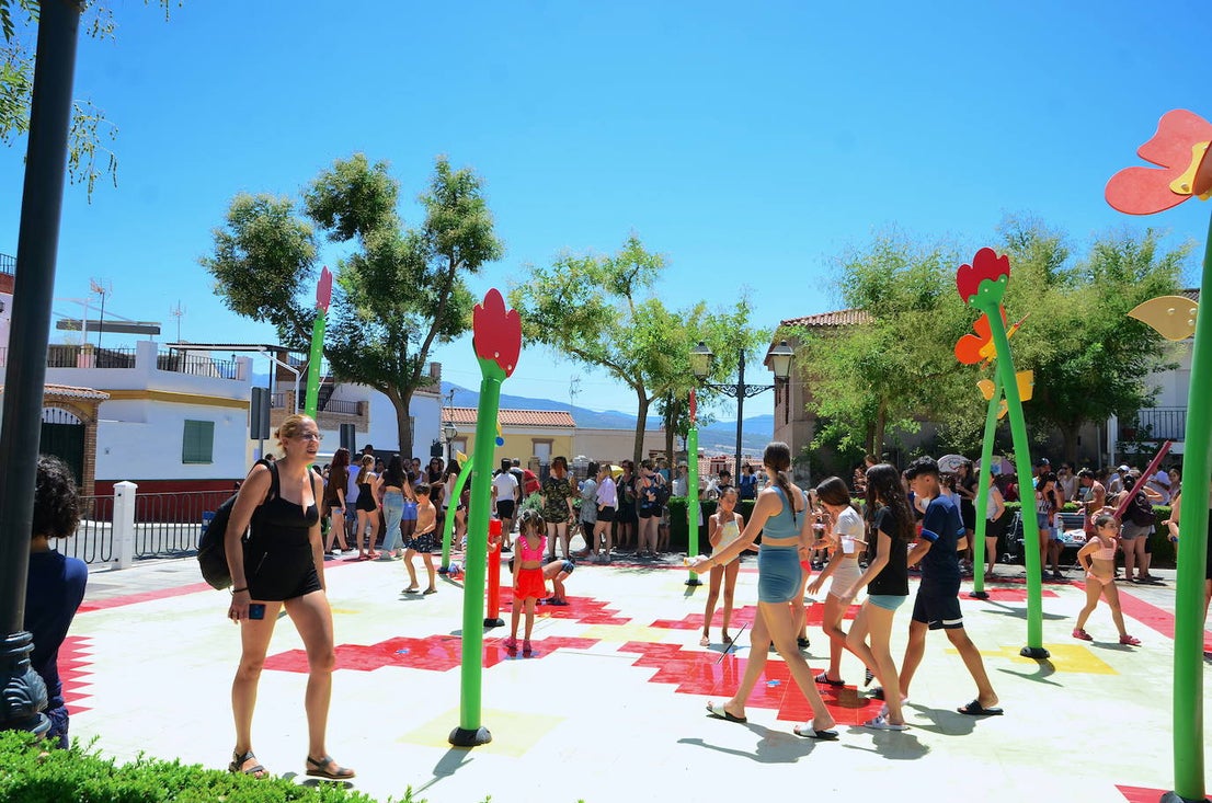 San Roque humedece el barrio de Caicena de Huétor Vega