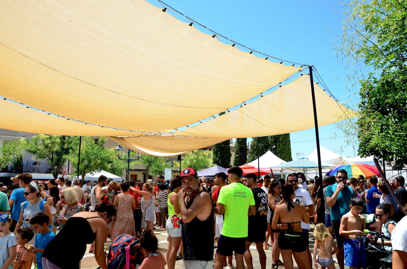 San Roque humedece el barrio de Caicena de Huétor Vega