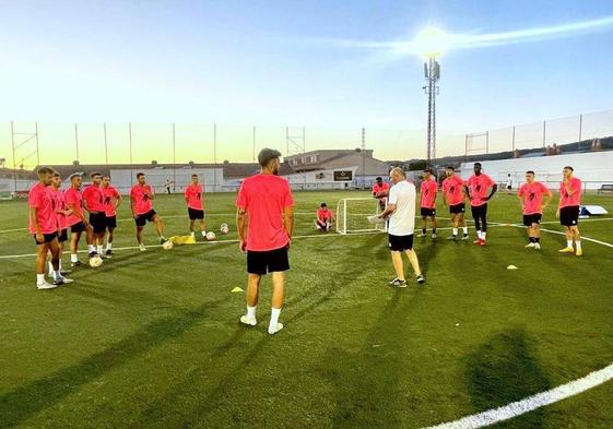 Primeros entrenamientos a las órdenes de Thierry Pérez.