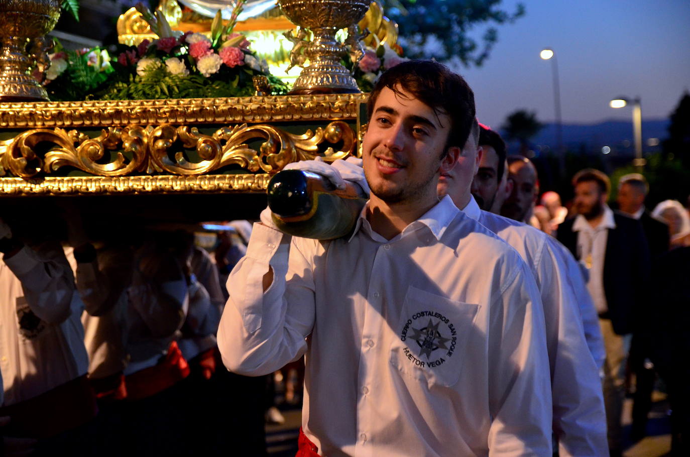 Procesión en honor a San Roque y la Virgen del Rosario en Huétor Vega