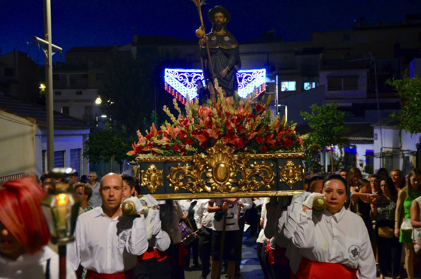 Procesión en honor a San Roque y la Virgen del Rosario en Huétor Vega
