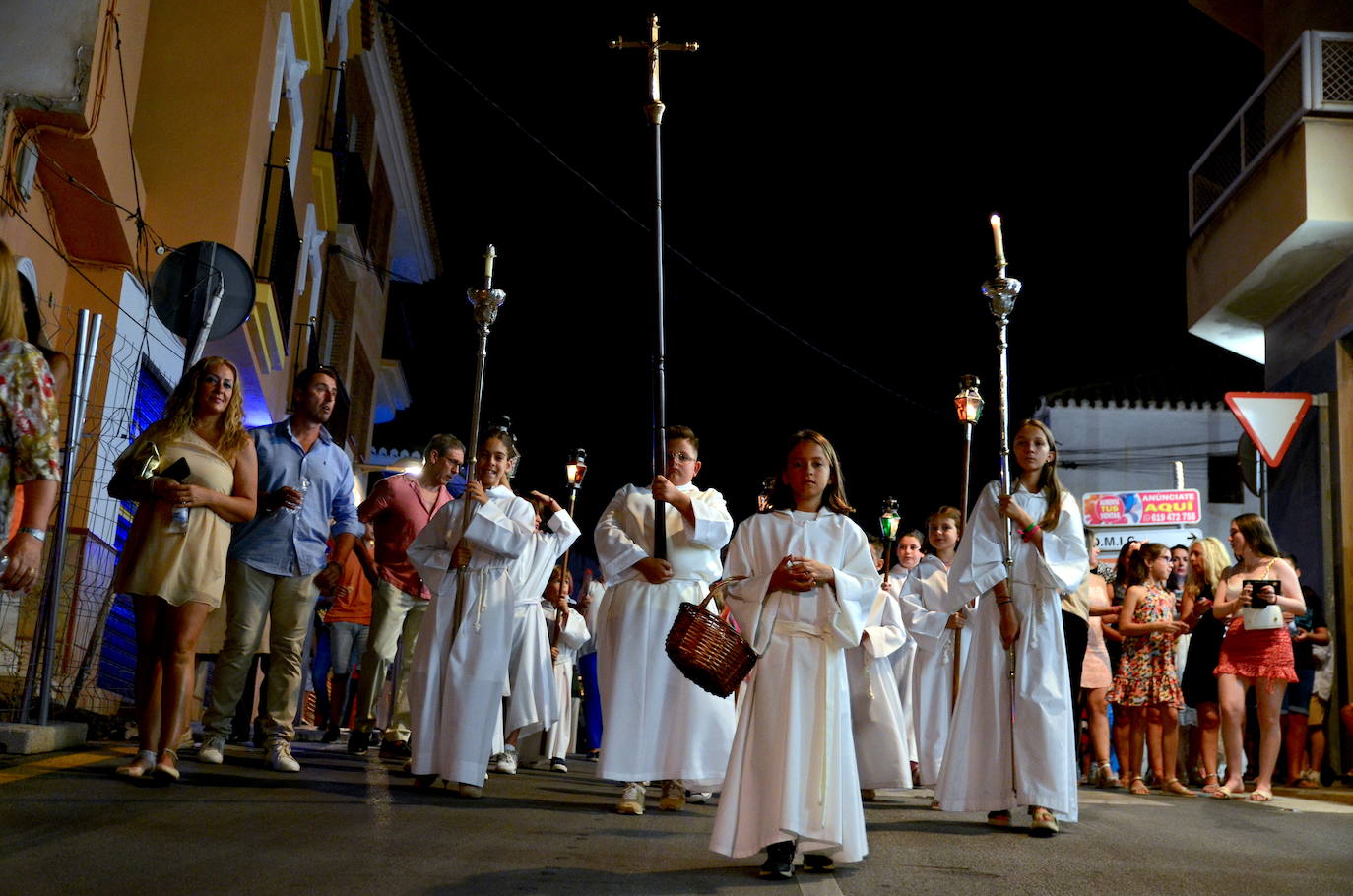 Procesión en honor a San Roque y la Virgen del Rosario en Huétor Vega