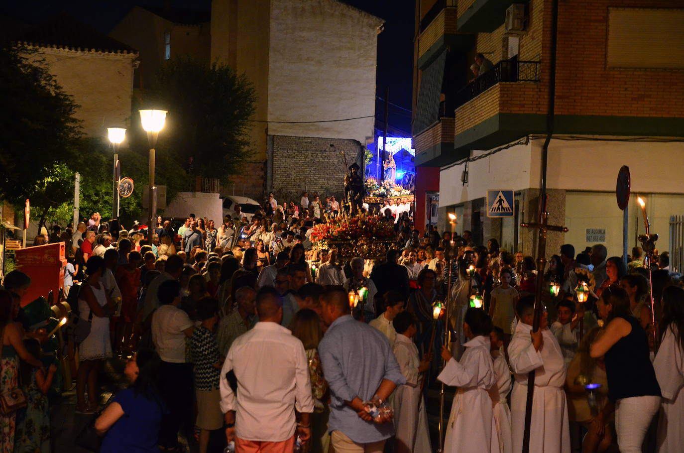 Procesión en honor a San Roque y la Virgen del Rosario en Huétor Vega