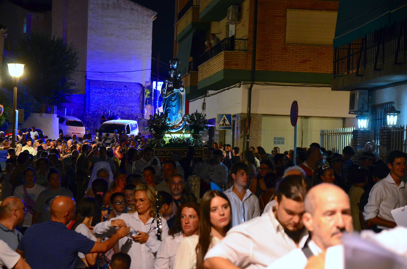 Procesión en honor a San Roque y la Virgen del Rosario en Huétor Vega