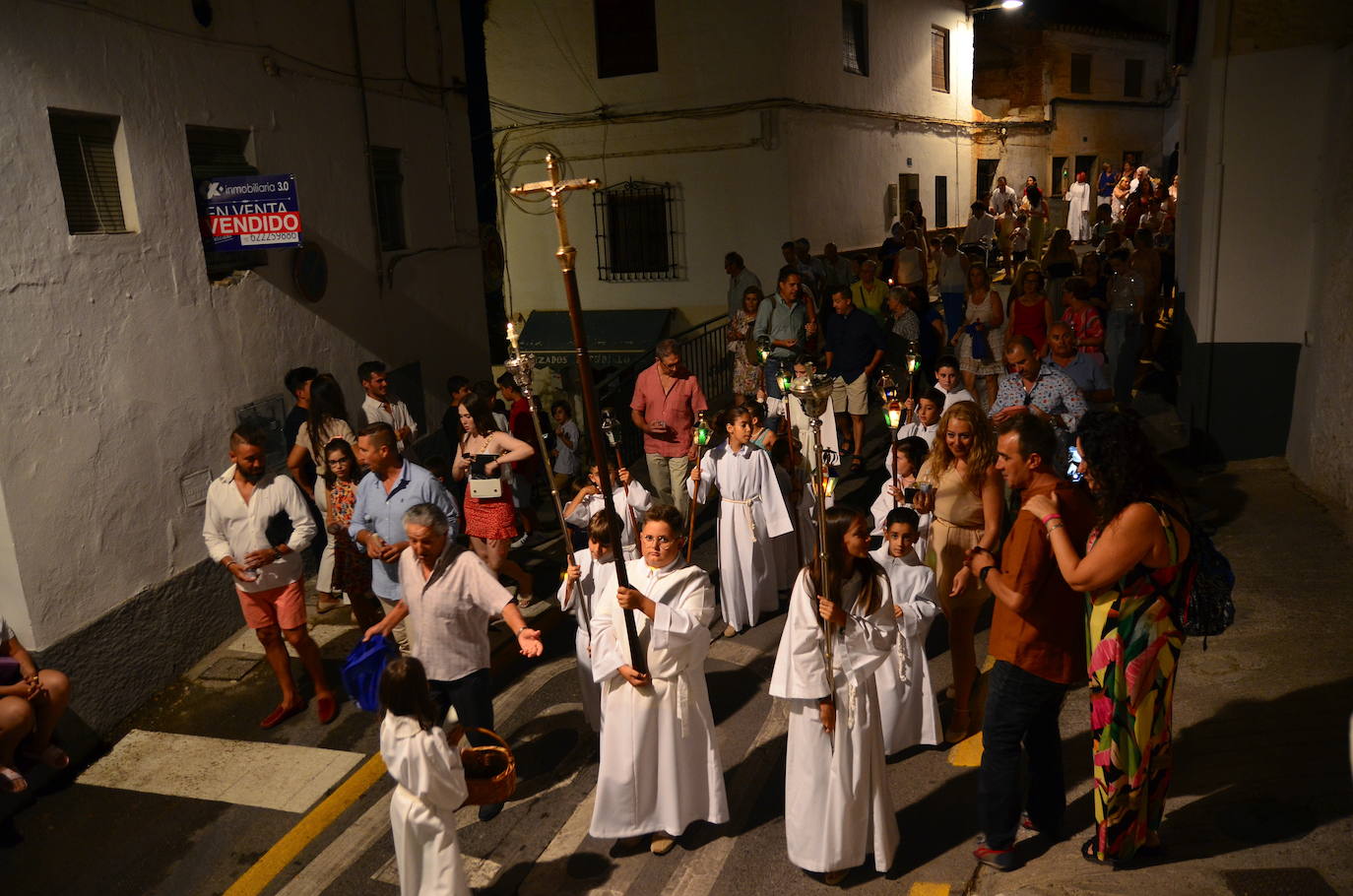 Procesión en honor a San Roque y la Virgen del Rosario en Huétor Vega