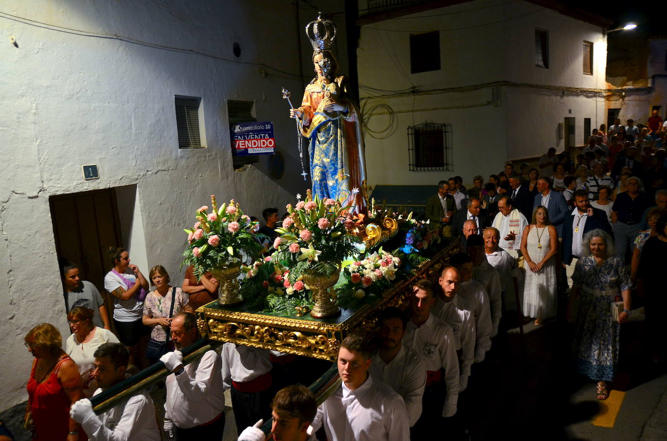 Procesión en honor a San Roque y la Virgen del Rosario en Huétor Vega