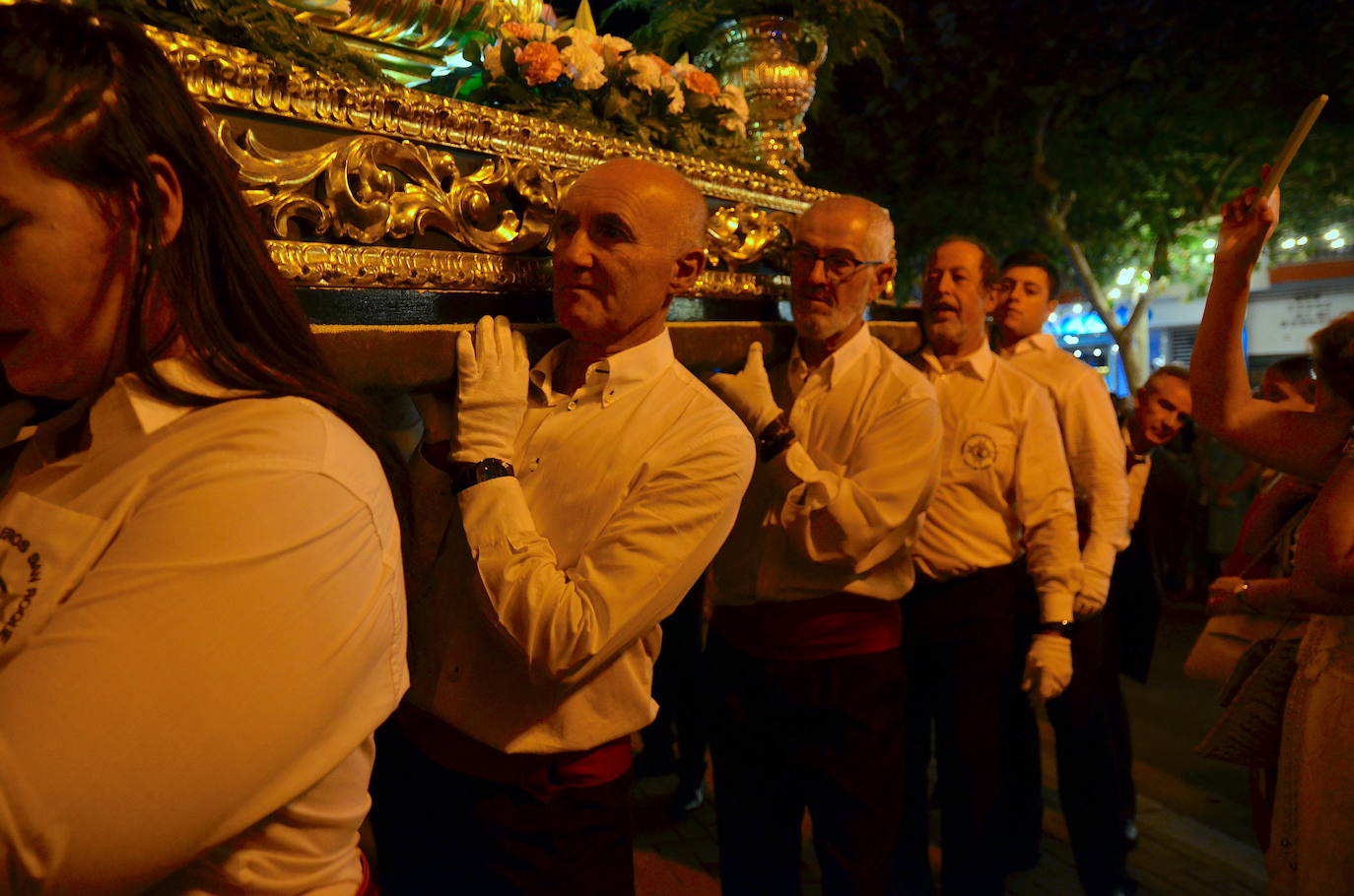 Procesión en honor a San Roque y la Virgen del Rosario en Huétor Vega
