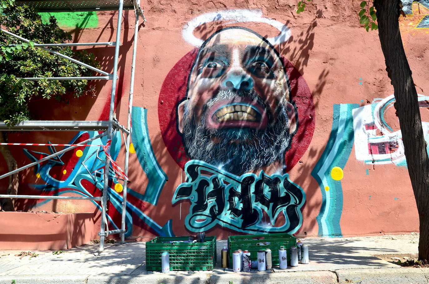 El arte urbano envuelve el campo de fútbol de Huétor Vega