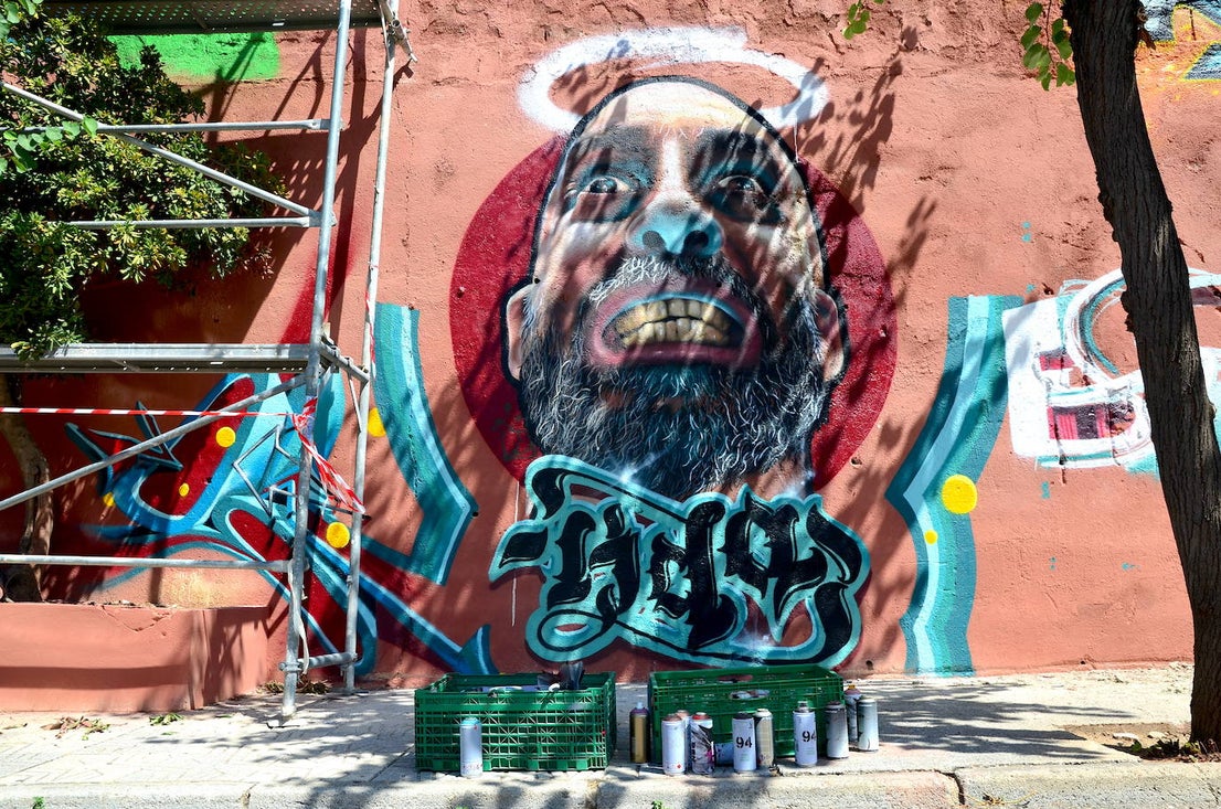 El arte urbano envuelve el campo de fútbol de Huétor Vega