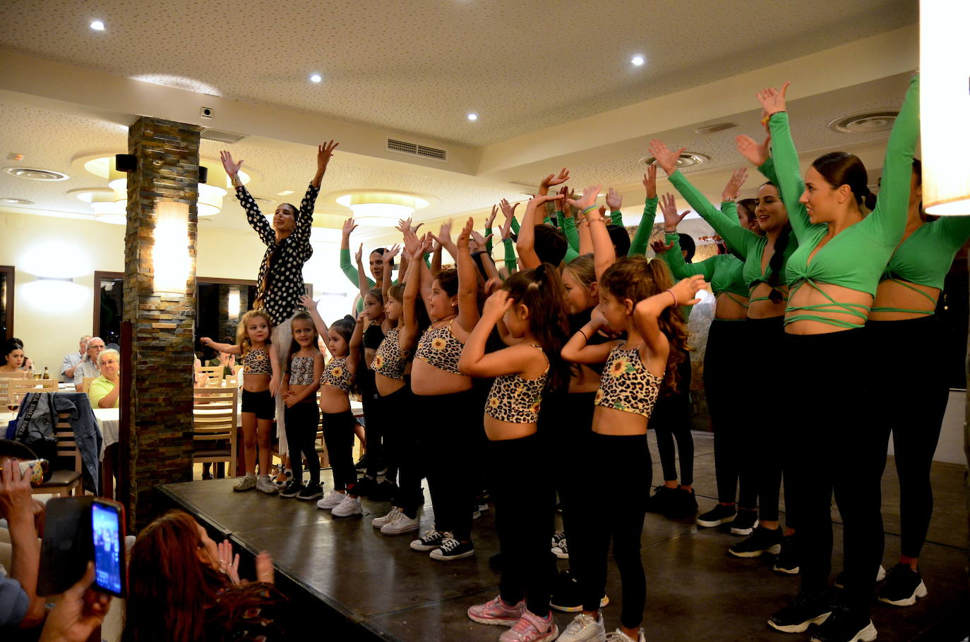 La cena con baile flamenco de San Miguel en Huétor Vega