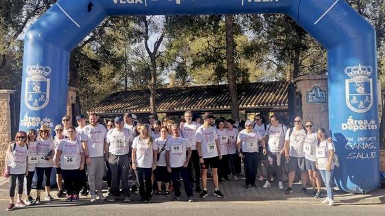 Gran participación en la marcha solidaria del 'Día de la Rosa' en Huétor Vega
