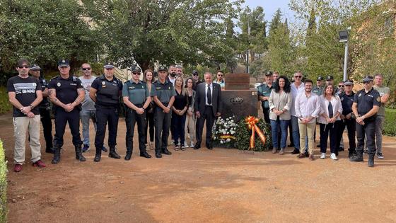 Homenaje en Huétor Vega al agente Arcos en el quinto aniversario de su muerte