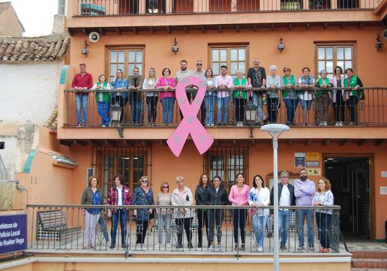 Lazo en la fachada del Ayuntamiento.
