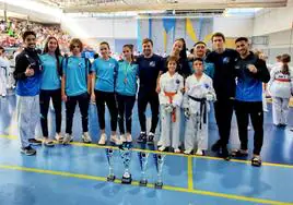Grupo de deportistas de Rubén Hita, en Baza.