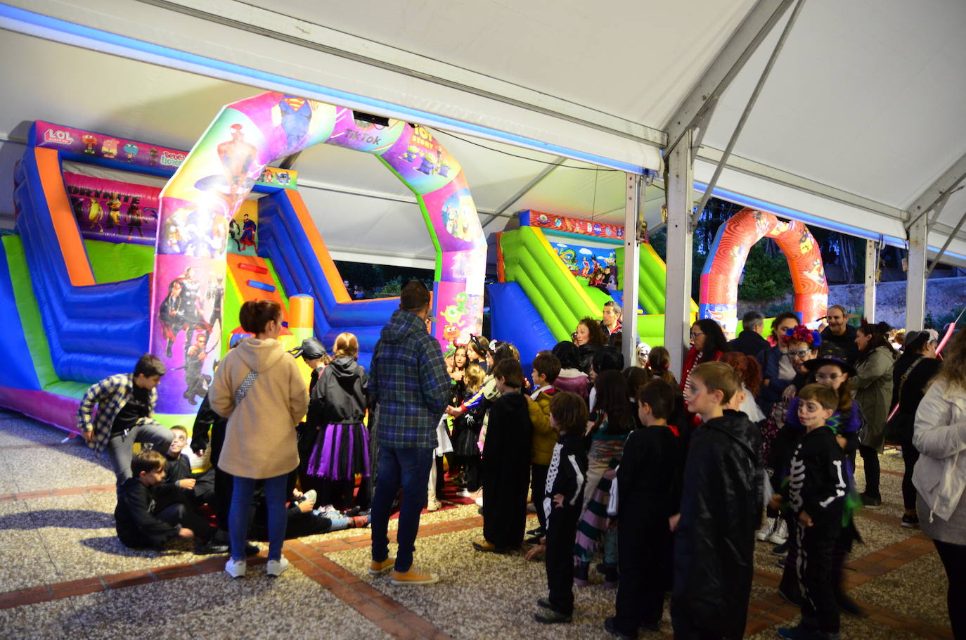 La gente de Huétor Vega se transforma en Halloween