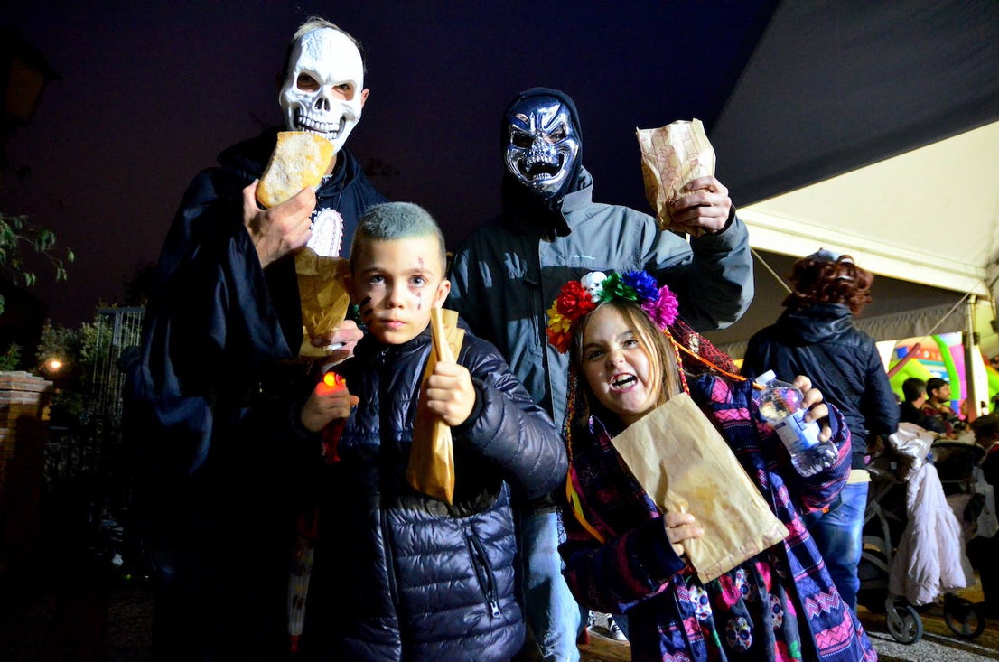 La gente de Huétor Vega se transforma en Halloween