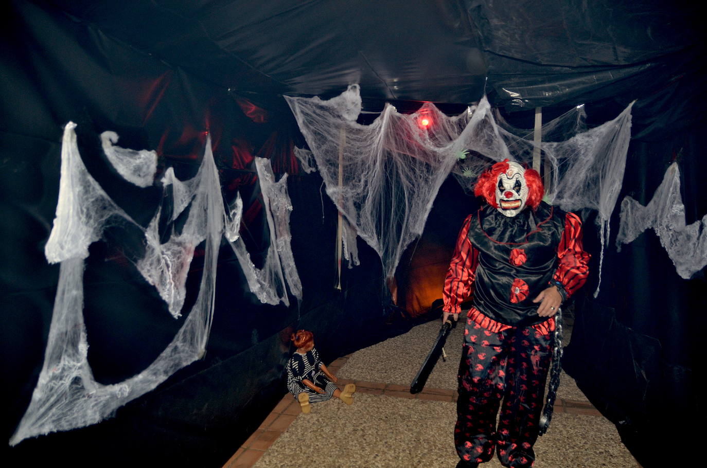 La gente de Huétor Vega se transforma en Halloween