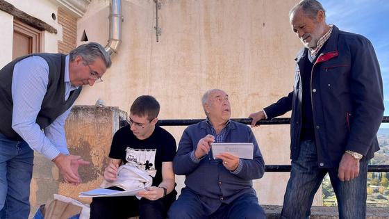 'Ralatores' y dibujantes plasman viejos rincones de Huétor Vega