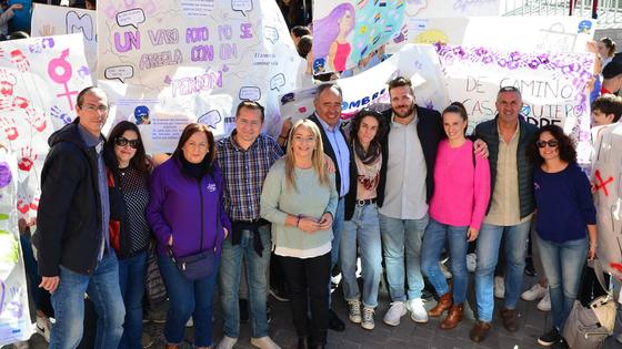 La juventud toma la voz en Huétor Vega por el 25N
