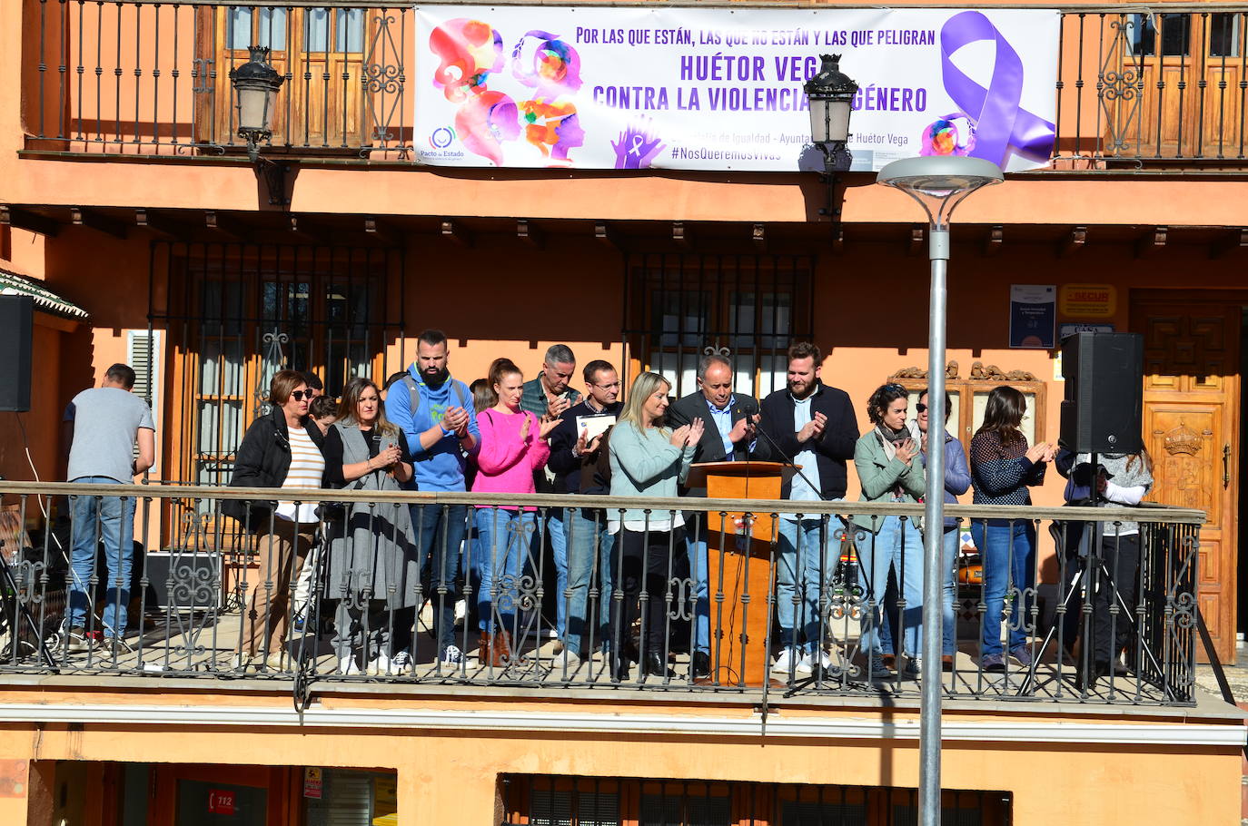 La juventud toma la voz en Huétor Vega por el 25N