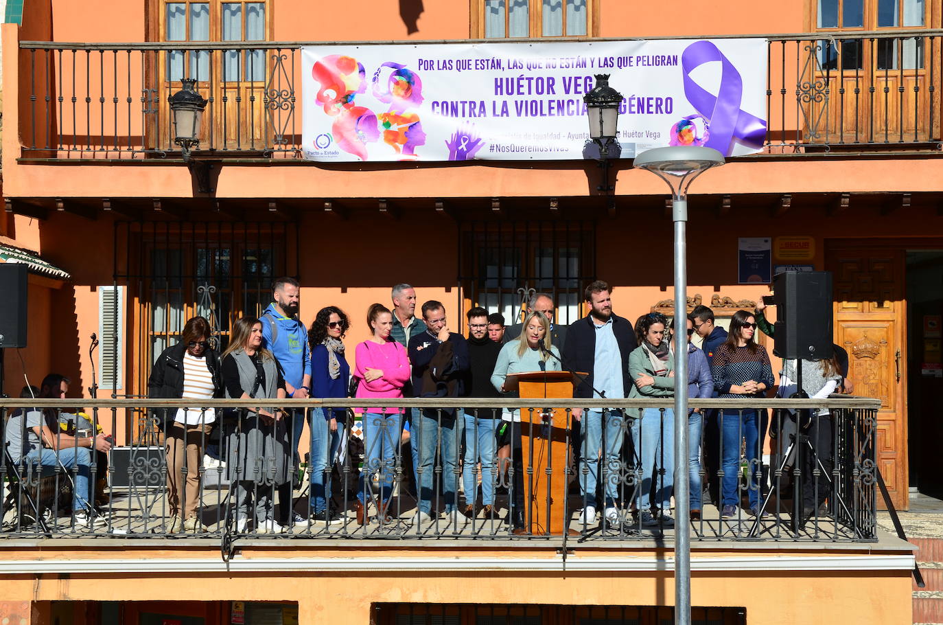 La juventud toma la voz en Huétor Vega por el 25N