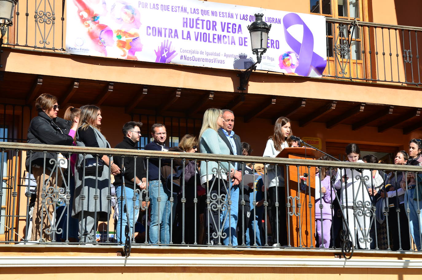 La juventud toma la voz en Huétor Vega por el 25N