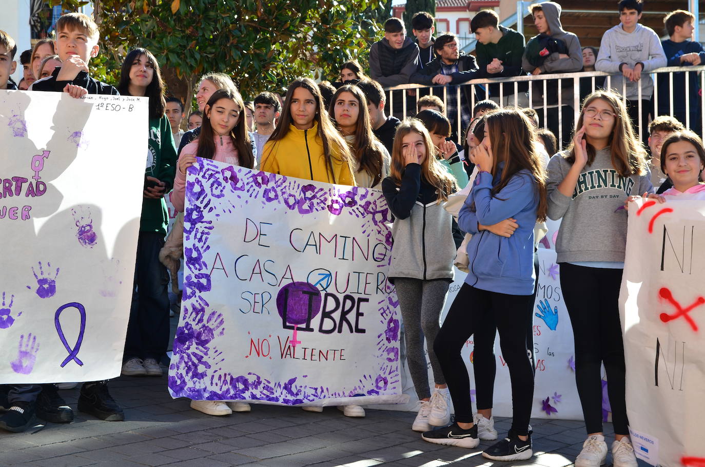 La juventud toma la voz en Huétor Vega por el 25N