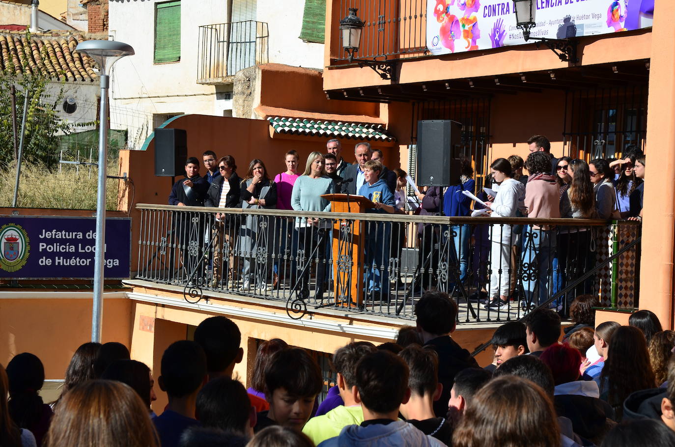 La juventud toma la voz en Huétor Vega por el 25N