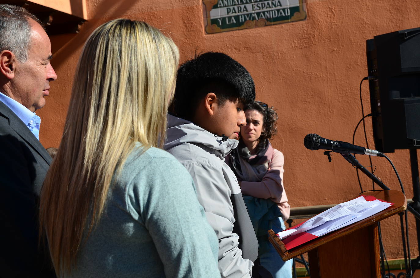 La juventud toma la voz en Huétor Vega por el 25N