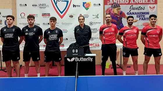 El Huétor Vega remonta para imponerse al Vegas del Genil en el duelo granadino
