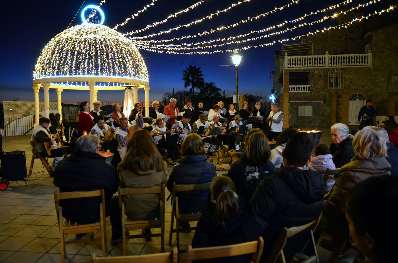Fiesta de villancicos y panderetas en Huétor Vega