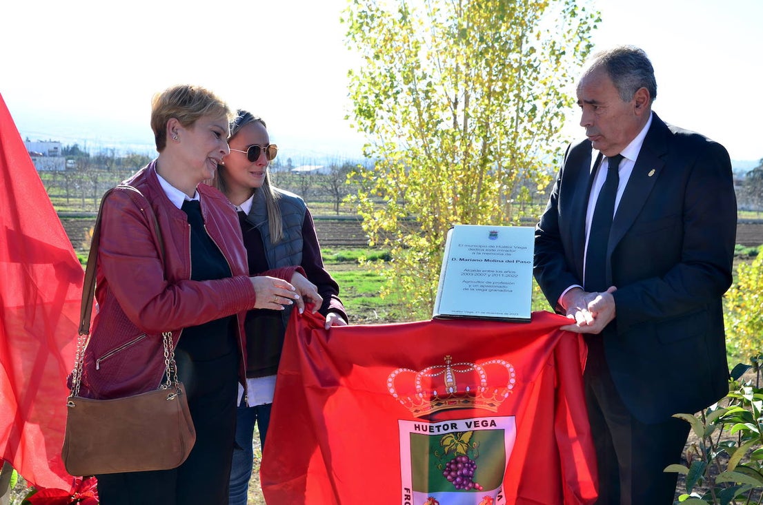 Huétor Vega inaugura el Mirador de la Vega Alcalde Mariano Molina del Paso