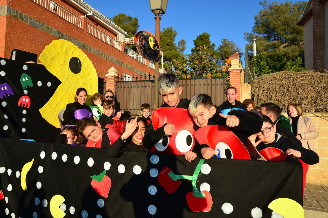 Carroza de la Peña Deportiva Ébano Fútbol 7, evocando el clásico ‘Pac-Man’.