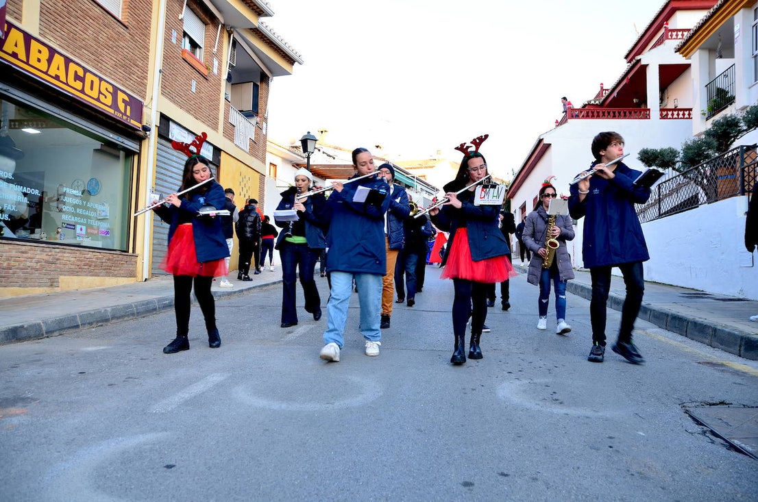 La Banda de Música de Huétor Vega, presente en el desfile.